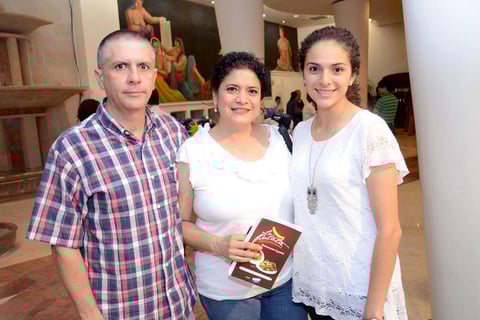 11062015 Salvador, Adriana y Adriana.