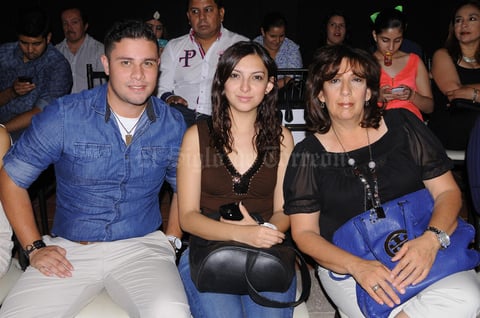 12062015 Miguel Ángel de la Rosa, Daniela Meléndez y Mary Pérez.