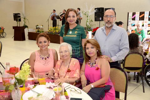 12062015 Melissa, Miguel Ángel, Adriana, Alicia y María Luisa.