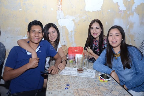 Pedro, Diana, Angie y Anilú.