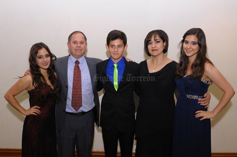Sandra, Roberto, Roberto, Ana Paola y Ana Sofía.