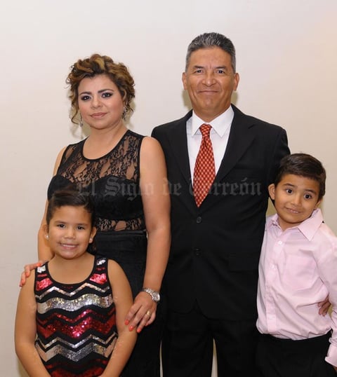 Valeria, Javier Román, Marcela y Román.