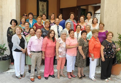 14062015 AMENO FESTEJO.  Aniversario de bodas de oro de la Escuela Normal de La Laguna Profr. Federico Hernández Mireles generación 1965. Celebraron con una misa de acción de gracias en la Catedral del Carmen y posteriormente, con una comida en un restaurante.