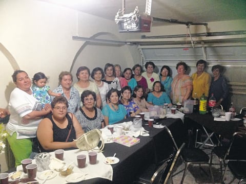 14062015 MUCHAS FELICIDADES.  Alejandra Castro Fajardo acompañada de sus amigas en su festejo de cumpleaños.