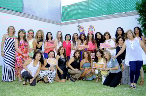 16062015 DOBLE CUMPLE.  Bety y Martha con las invitadas a su fiesta.