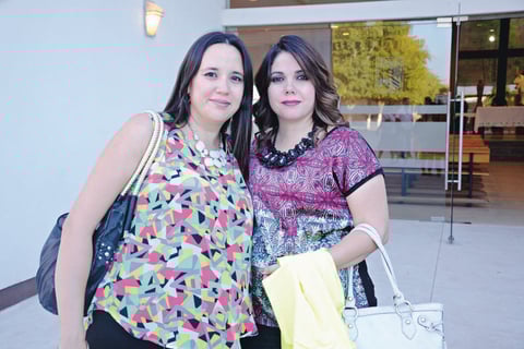 17062015 AMIGAS.  Alejandra y Elena.