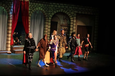 En medio de risas y aplausos, “El tenorio cómico” regresó al Teatro Aldama, donde estará sólo por cuatro semanas, para después mudarse posiblemente al Teatro Blanquita y continuar con la aventura del montaje en Estados Unidos en unos meses.