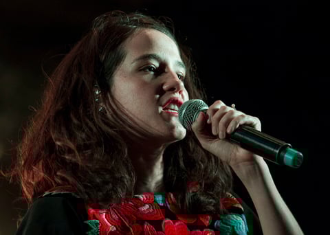 Ximena Sariñana presentó al público con los temas más recientes de su disco No todo lo puedes dar.