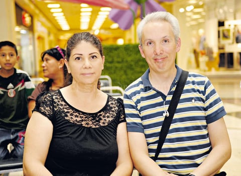 20062015 EN EL MALL.  Rosy y Guillermo.