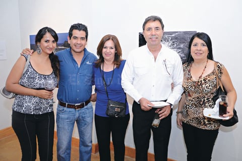 22062015 Julio Camil, el expositor, y Cecile Camil.