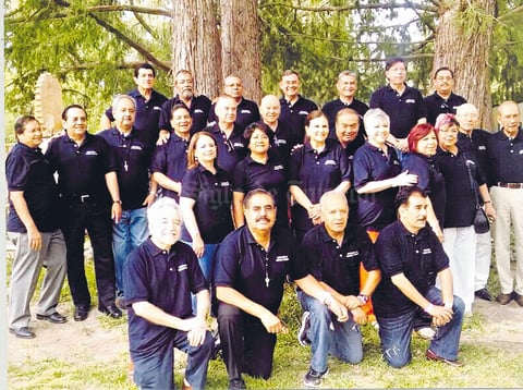22062015 REENCUENTRO.  Integrantes de la XII generación (1968 - 1973) de la Facultad de Medicina Unidad Torreón conmemorando el XLII aniversario de su graduación en Parras de la Fuente, Coahuila, hace unos días.