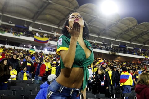 El beso de la belleza en la Copa América.