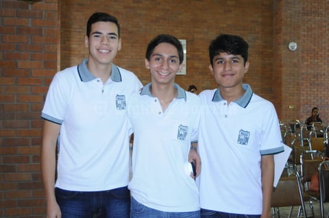 26062015 SE DIVIERTEN.  Gerardo, Andrés y Diego.