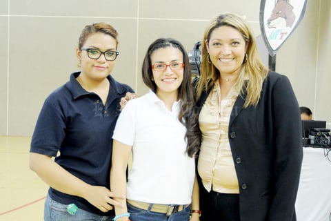 29062015 EN RECIENTE EVENTO.  Minerva, Mina y Silvia.