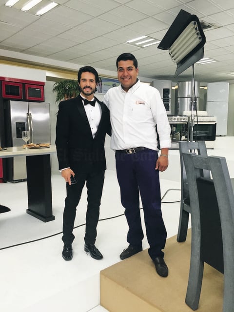 29062015 LA FOTO DEL RECUERDO.  Fratello con el actor JosÃ© Ron.