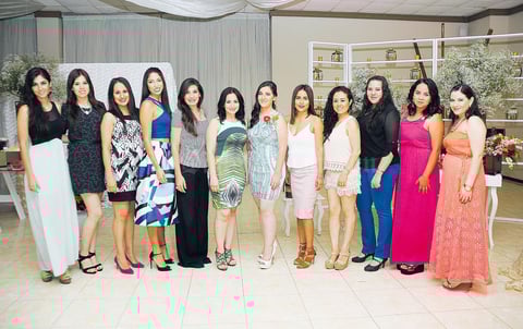 29062015 POR CASARSE.  María Elena con Karla, Salma, Gina, Sandra, Paty, Lore, Brenda, Lizeth, Brenda R., Lupita y Rosa en su fiesta de despedida.