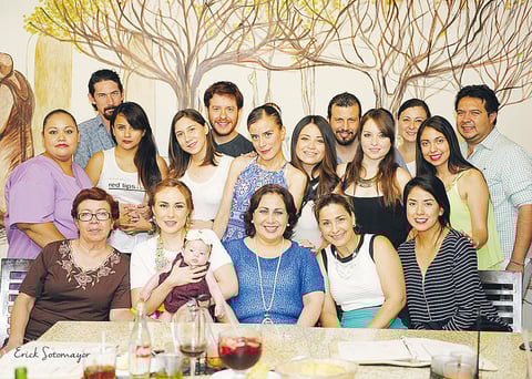 28062015 Con una inolvidable reunión, fue festejada Alejandra Urby Castro para celebrar su cumpleaños. El evento se llevó a cabo en un reconocido restaurante de esta ciudad, donde la cumpleañera recibió muchas felicitaciones, obsequios y muestras de cariño de todas sus invitadas.