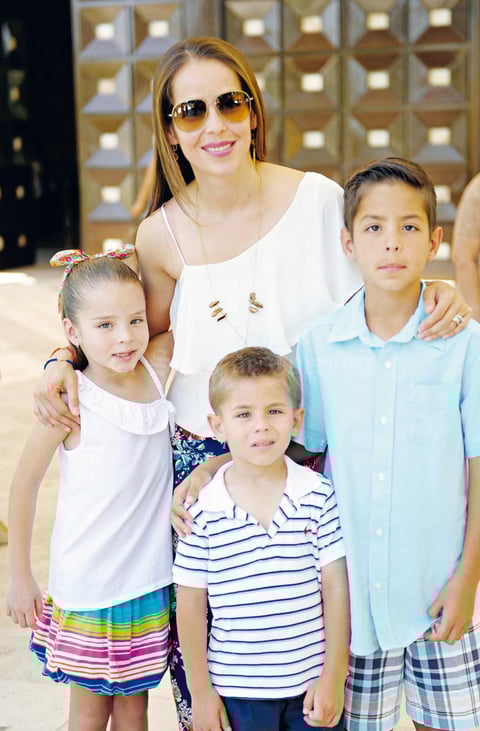 30062015 EN FAMILIA.  Claudia, Alfredo, Marigaby y Jorge.