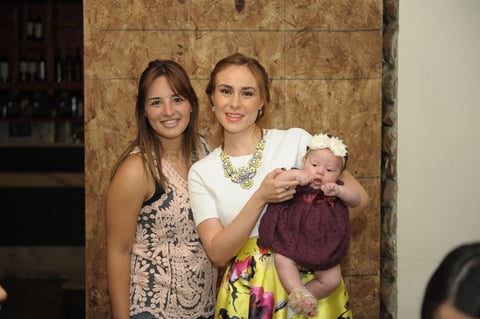 Acompañada de su hija, Elisa Ganem Urby, y Marcela.