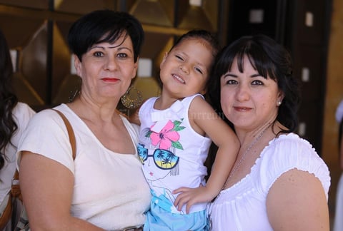Claudia, Silvia y Nicole.