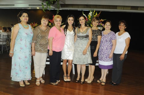 Con algunas de sus invitadas