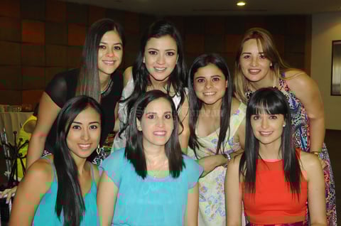 Laura con sus amigas