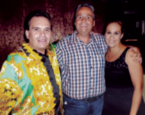 02072015 Paco y su esposa, en compañía de Lalo Lombas.