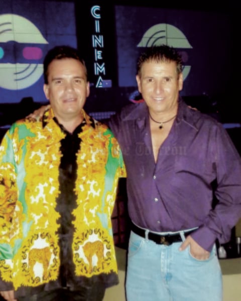 02072015 Disfrutaron de una divertida noche, Lalo Lombas y Faruk, en un reconocido antro de esta ciudad.