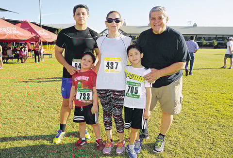 02072015 EN UNA CARRERA.  Carmen, Lalo, Aldo, Said y Yussef.