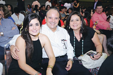 02072015 FELICES.  Pamela, Armín y Gaby.