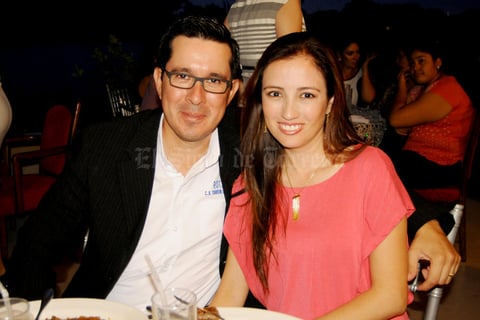 04072015 Erick Saracho y Karla de Saracho.