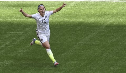 Lauren Holiday anotó también en el primer tiempo.