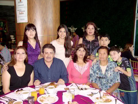06072015 Mary, Iliana, Vero y Magda con sus hijos.