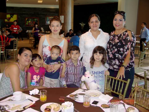 06072015 Silvia, Salma, Isabel y Emma.