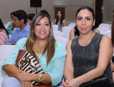 06072015 ASISTEN A CONFERENCIA.  Nancy y Aracely.