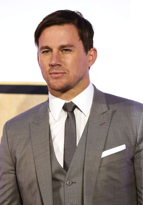 Channing Tatum atendió a los fotógrafos al llegar al estreno de su película.