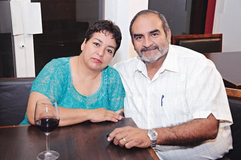05072015 RECIENTE VENTO.  Martha y Luis.