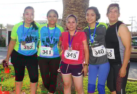 05072015 PARTICIPAN EN CARRERA.  Pamela, Nadia, Eunice, Elizabeth y Adeli.