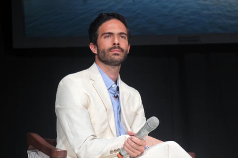 El actor Osvaldo Benavides aseguró que desde hace mucho tiempo tenía ganas de hacer un protagónico, motivo por el cual se dijo agradecido y contento de su debut estelar en la telenovela A que no me dejas.