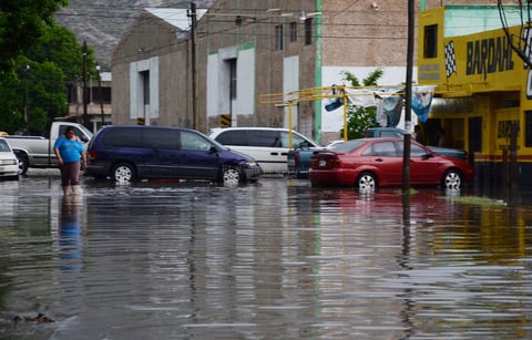En colonias como Valle Oriente, Francisco Villa, La Fuente, Eduardo Guerra, Rincón de la Merced, Residencial del Norte, Prados del Oriente, Villas la Merced, División del Norte, Villas de la Hacienda, entre otras, los vecinos solicitaban con urgencia la presencia de los bomberos ya que el agua se estaba introduciendo a sus viviendas.
