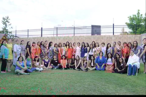 07072015 A UN PASO DEL ALTAR.  Geraldine Gallegos Pérez acompañada de las asistentes a su despedida de soltera.