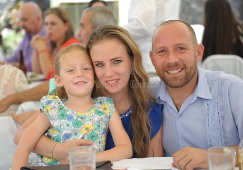 Renata, Bonnie y Carlos.