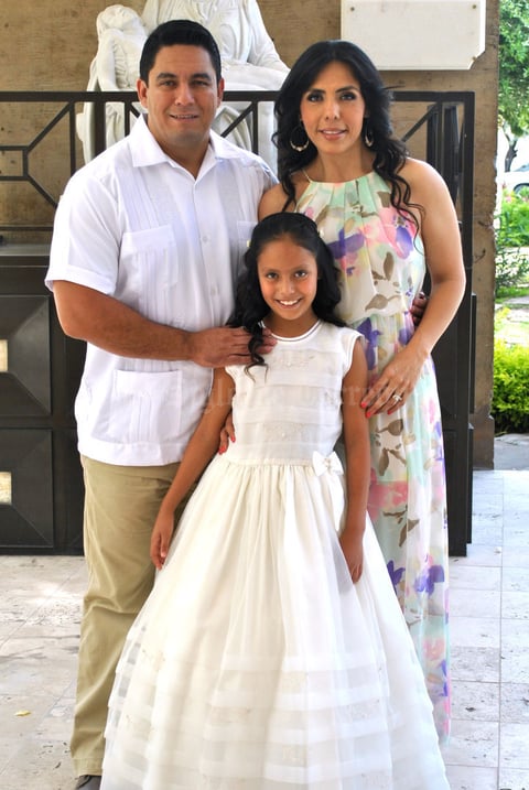 Nancy Guerrero Ávalos con sus papás, Gerardo Guerrero Rodríguez y Nancy Ávalos Hernández.