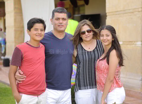 Paulo, Paulo, Noelie y Noelie.