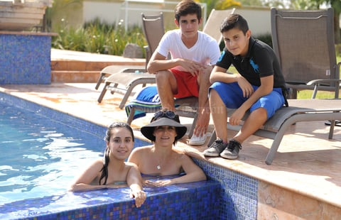 Regina, Cecilia, Javier y Fernando.