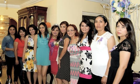 11072015 Prácticos consejos recibió de sus invitadas para su nueva etapa de casada.