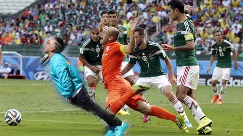 El "no era penal" fue recordado con Alejandro Fernández.
