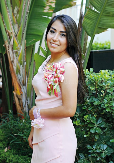 12072015 CERCA DEL ALTAR.  Lourdes Geraldin Gallegos Pérez.