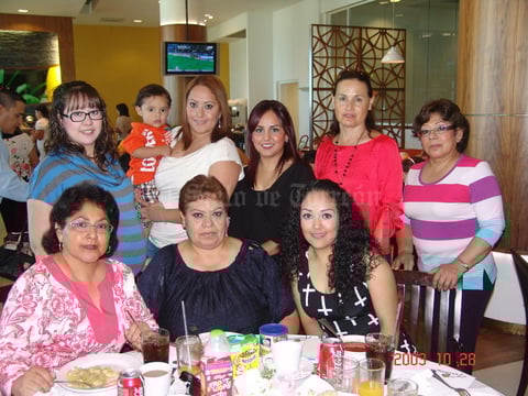 14072015 Jessy, Claudia, Cynthia, Yola, Tere, Ana, Montse, Margarita y Mateo.