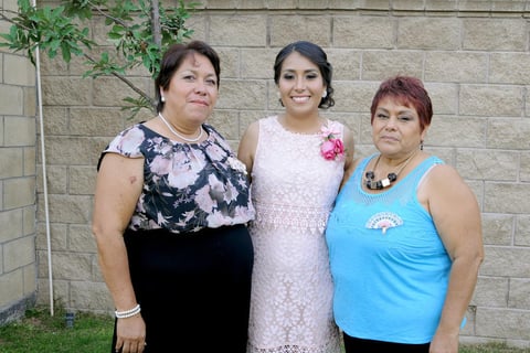 15072015 PRENUPCIAL.  Geraldine Gallegos Pérez con las anfitrionas de su recepción: María Lourdes Pérez Dávila y Marcela Ivonne Pérez.